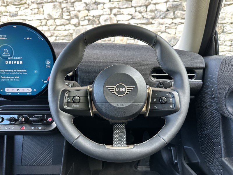 2025 (75) MINI COOPER 1.5 C Classic 3dr Auto 5504847