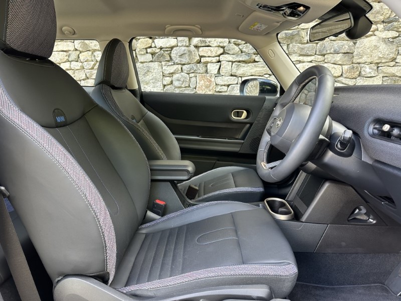 2025 (75) MINI COOPER 1.5 C Classic 3dr Auto 5504814