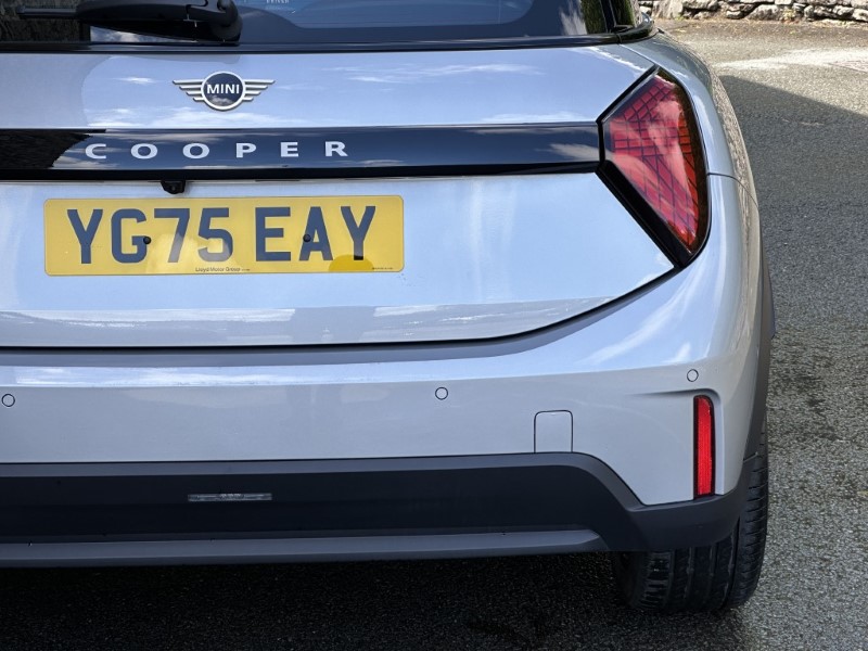 2025 (75) MINI COOPER 1.5 C Classic 3dr Auto 5504810