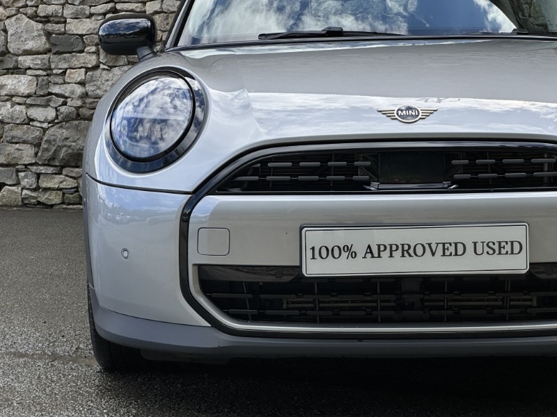 2025 (75) MINI COOPER 1.5 C Classic 3dr Auto 5504864