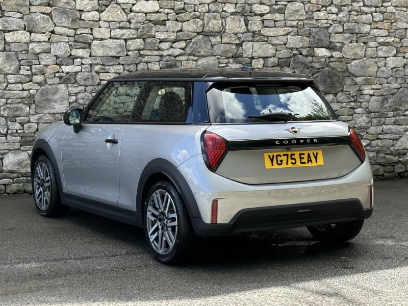 2025 (75) MINI COOPER 1.5 C Classic 3dr Auto 5504841