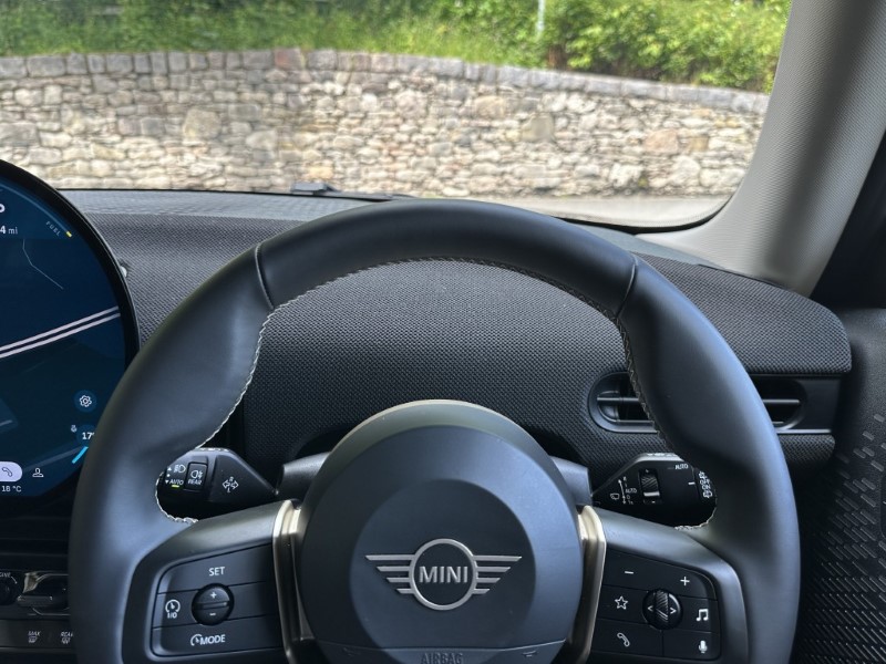 2025 (75) MINI COOPER 1.5 C Classic 3dr Auto 5504860