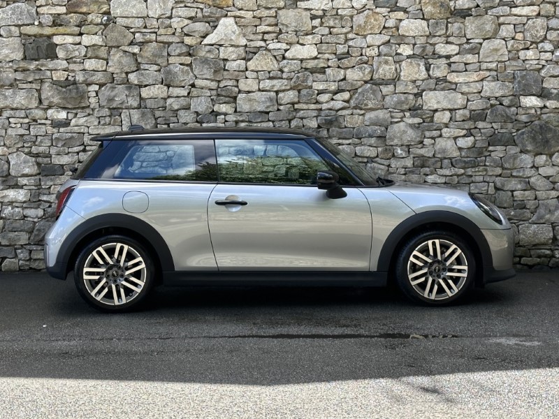 2025 (75) MINI COOPER 1.5 C Classic 3dr Auto 5504807