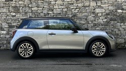 2025 (75) MINI COOPER 1.5 C Classic 3dr Auto 5504807