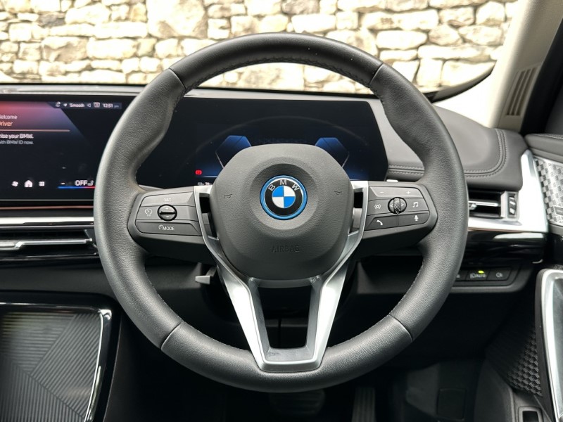 2024 (24) BMW iX1 eDrive20 xLine  5528195