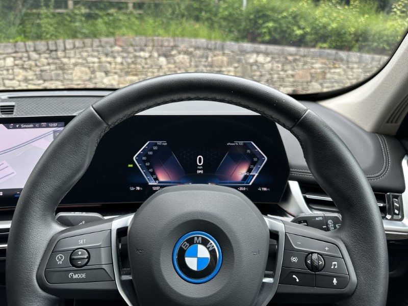 2024 (24) BMW iX1 eDrive20 xLine  5528215