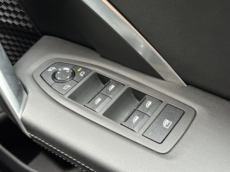 2024 (24) BMW iX1 eDrive20 xLine  5528167