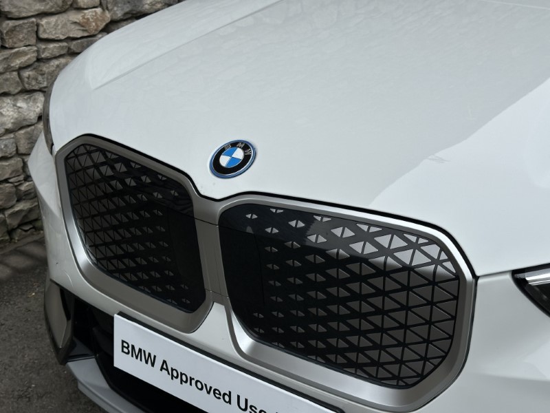 2024 (24) BMW iX1 eDrive20 xLine  5528174