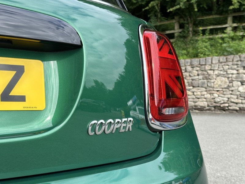 2022 (72) MINI HATCHBACK 1.5 Cooper Classic 3dr Auto 5535787