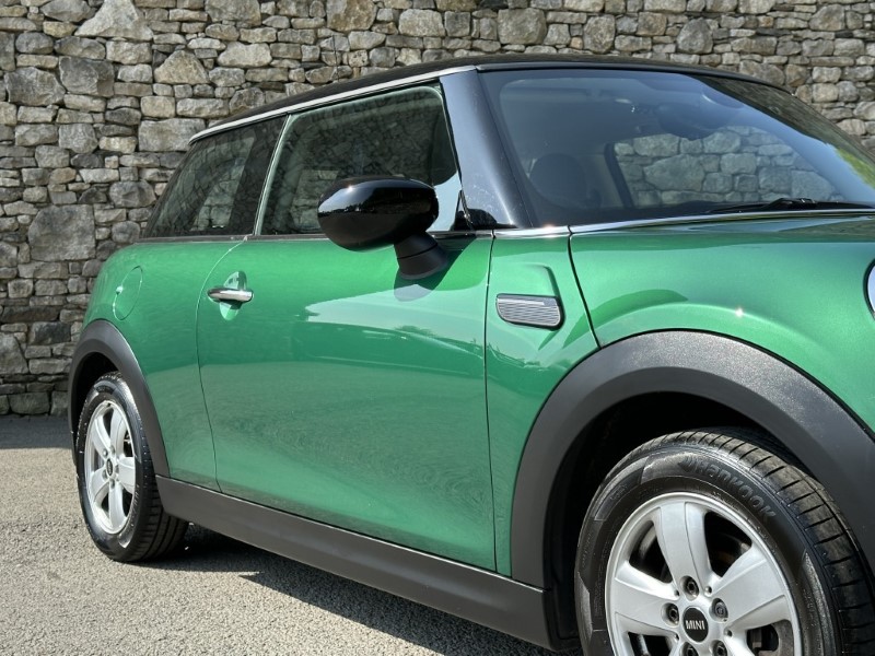 2022 (72) MINI HATCHBACK 1.5 Cooper Classic 3dr Auto 5535846