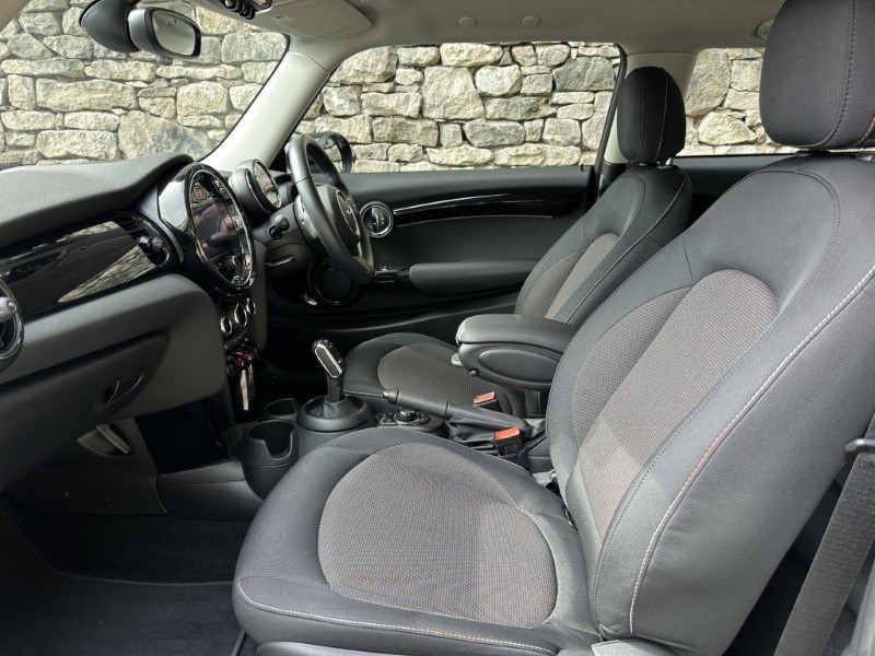 2022 (72) MINI HATCHBACK 1.5 Cooper Classic 3dr Auto 5535808