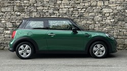 2022 (72) MINI HATCHBACK 1.5 Cooper Classic 3dr Auto 5535783