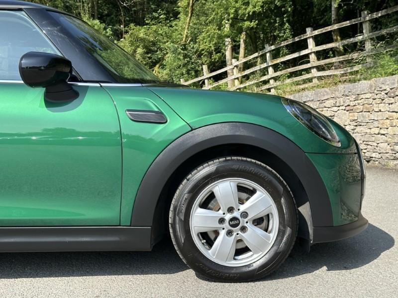2022 (72) MINI HATCHBACK 1.5 Cooper Classic 3dr Auto 5535844