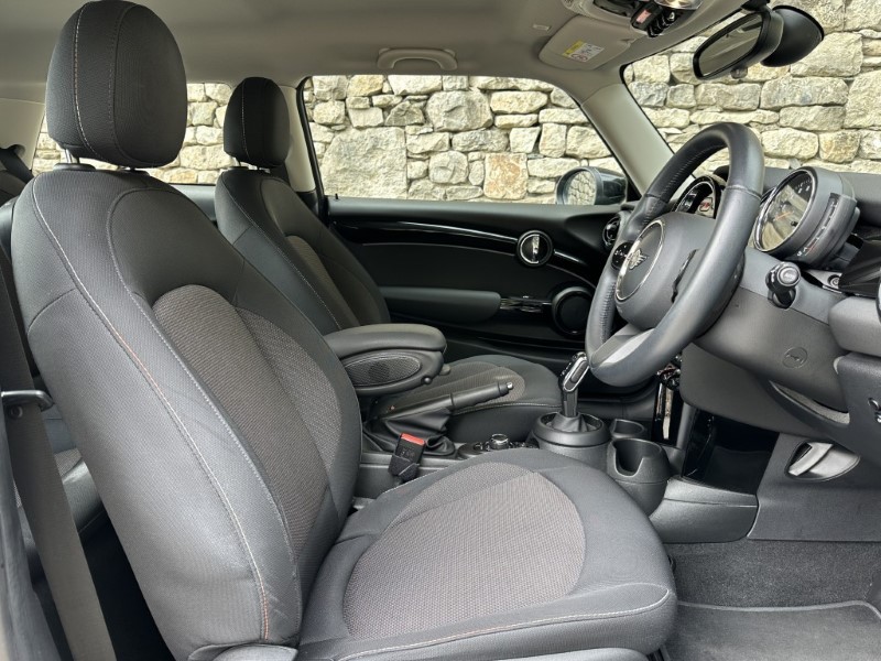 2022 (72) MINI HATCHBACK 1.5 Cooper Classic 3dr Auto 5535791