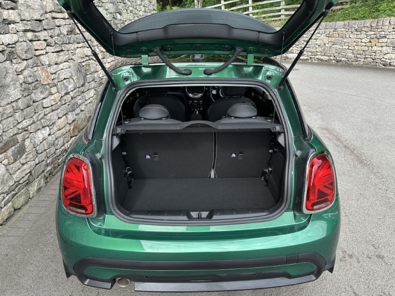 2022 (72) MINI HATCHBACK 1.5 Cooper Classic 3dr Auto 5535788