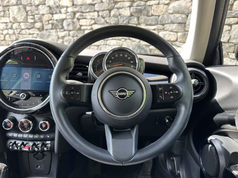 2022 (72) MINI HATCHBACK 1.5 Cooper Classic 3dr Auto 5535823