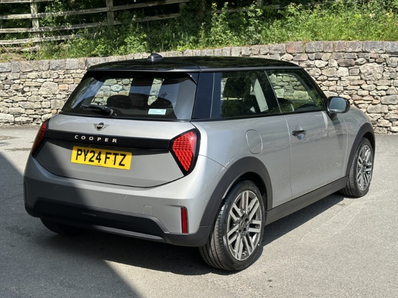 2024 (24) MINI COOPER 1.5 C Classic 3dr Auto 5541095