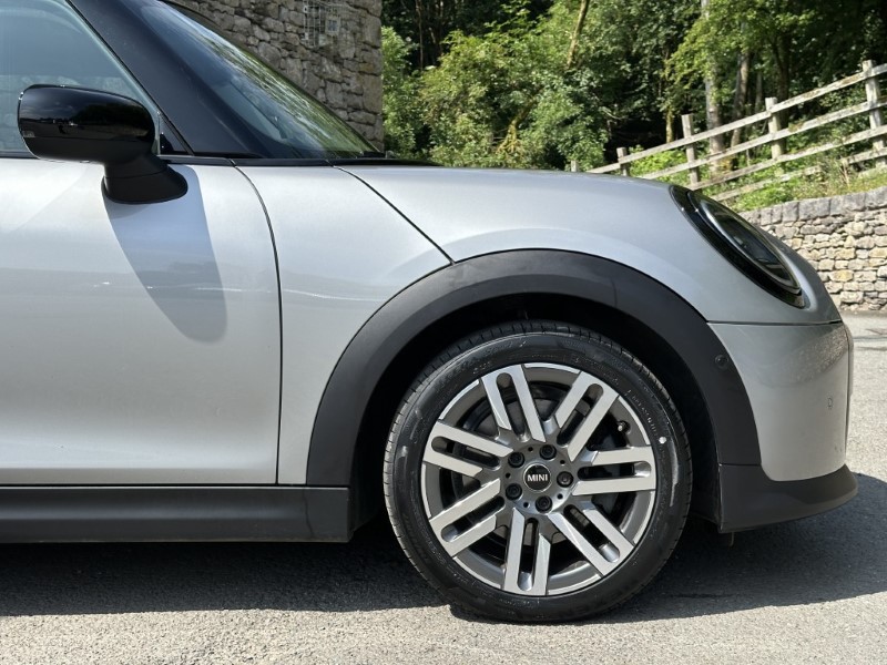 2024 (24) MINI COOPER 1.5 C Classic 3dr Auto 5541091