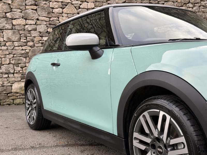 2025 (75) MINI COOPER 1.5 C Classic 3dr Auto 5536602