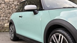 2025 (75) MINI COOPER 1.5 C Classic 3dr Auto 5536602