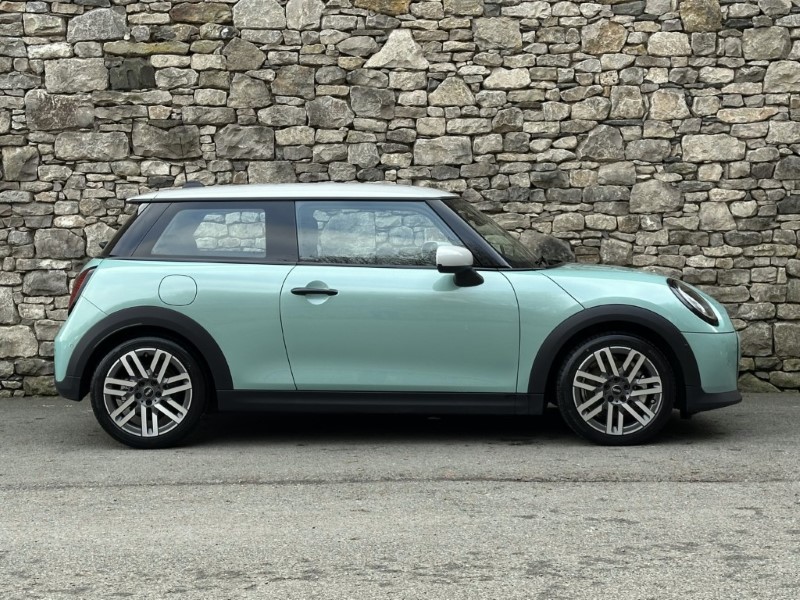2025 (75) MINI COOPER 1.5 C Classic 3dr Auto 5536545