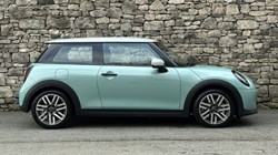 2025 (75) MINI COOPER 1.5 C Classic 3dr Auto 5536545
