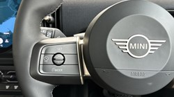 2025 (75) MINI COOPER 1.5 C Classic 3dr Auto 5536561