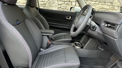 2025 (75) MINI COOPER 1.5 C Classic 3dr Auto 5536547
