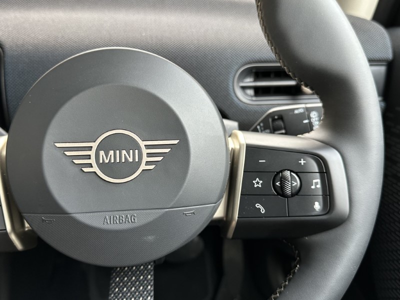 2025 (75) MINI COOPER 1.5 C Classic 3dr Auto 5536562