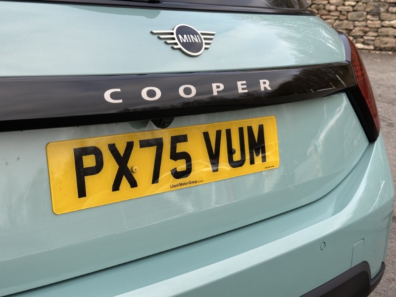 2025 (75) MINI COOPER 1.5 C Classic 3dr Auto 5536544