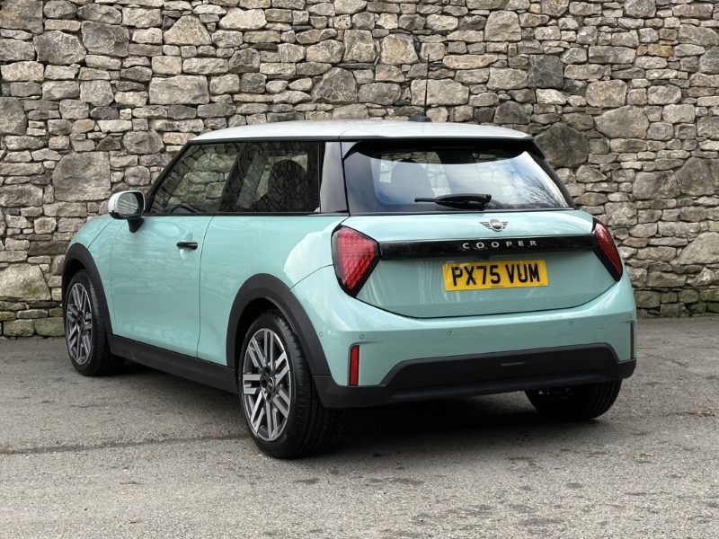 2025 (75) MINI COOPER 1.5 C Classic 3dr Auto 5536577