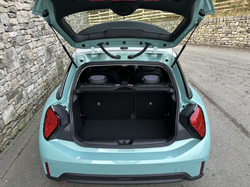 2025 (75) MINI COOPER 1.5 C Classic 3dr Auto 5536539