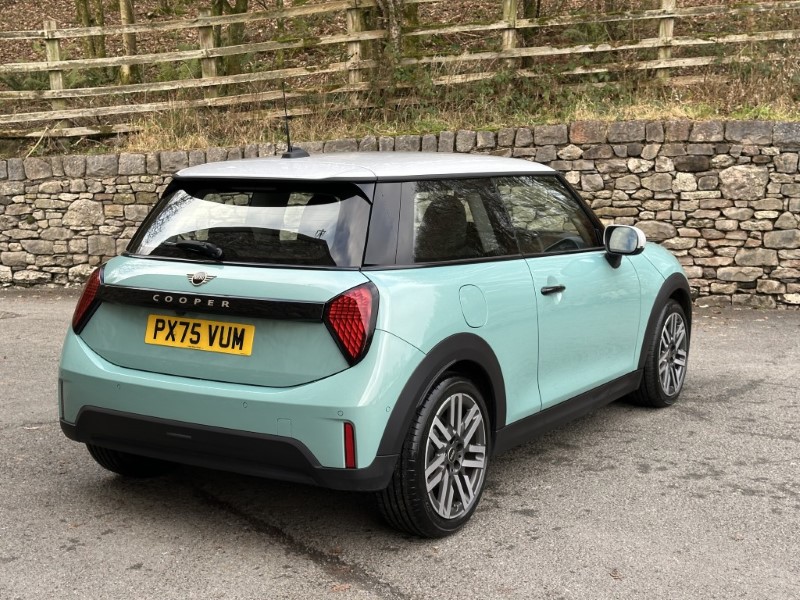2025 (75) MINI COOPER 1.5 C Classic 3dr Auto 5536604