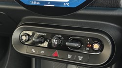 2025 (75) MINI COOPER 1.5 C Classic 3dr Auto 5536556