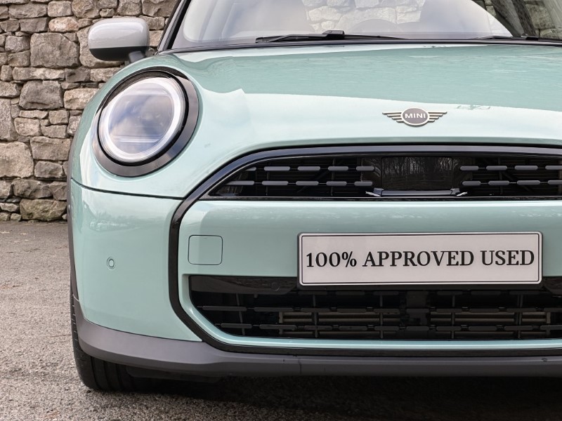 2025 (75) MINI COOPER 1.5 C Classic 3dr Auto 5536597