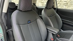 2025 (75) MINI COOPER 1.5 C Classic 3dr Auto 5536550