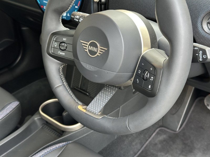 2025 (75) MINI COOPER 1.5 C Classic 3dr Auto 5536548
