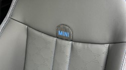 2025 (75) MINI COOPER 1.5 C Classic 3dr Auto 5536571