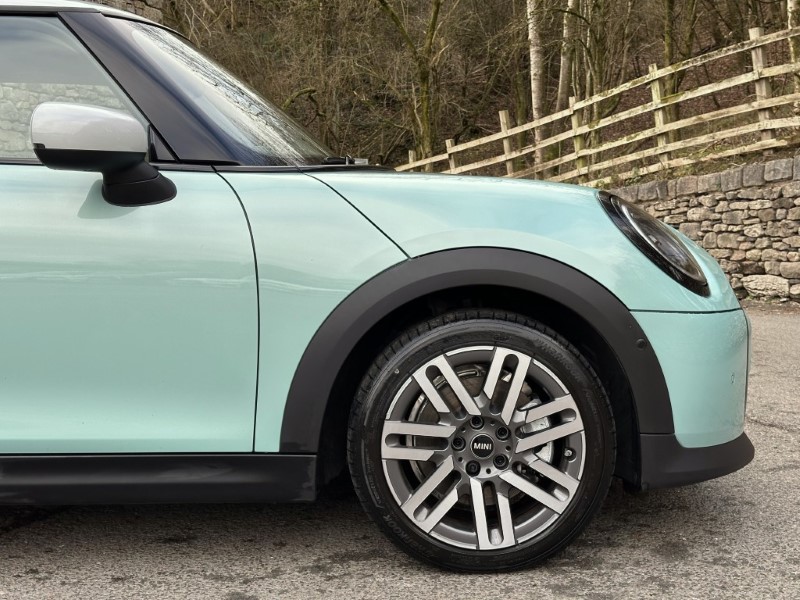 2025 (75) MINI COOPER 1.5 C Classic 3dr Auto 5536603