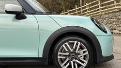 2025 (75) MINI COOPER 1.5 C Classic 3dr Auto 5536603