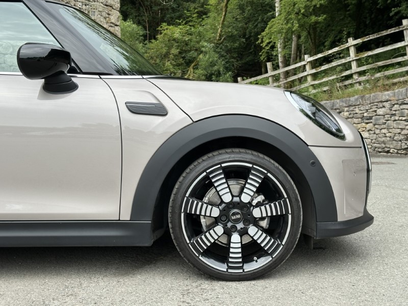2024 (24) MINI HATCHBACK 1.5 Cooper Exclusive 3dr Auto 5573111