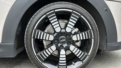 2024 (24) MINI HATCHBACK 1.5 Cooper Exclusive 3dr Auto 5573112