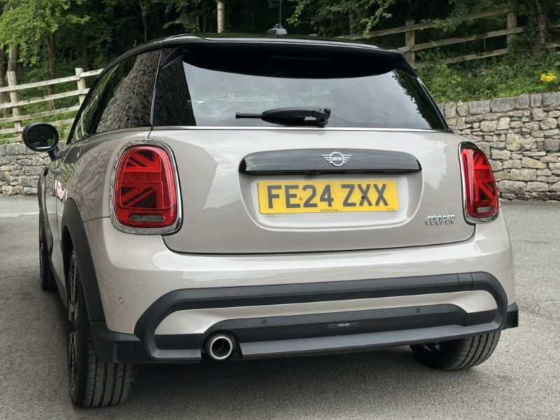 2024 (24) MINI HATCHBACK 1.5 Cooper Exclusive 3dr Auto 5573047