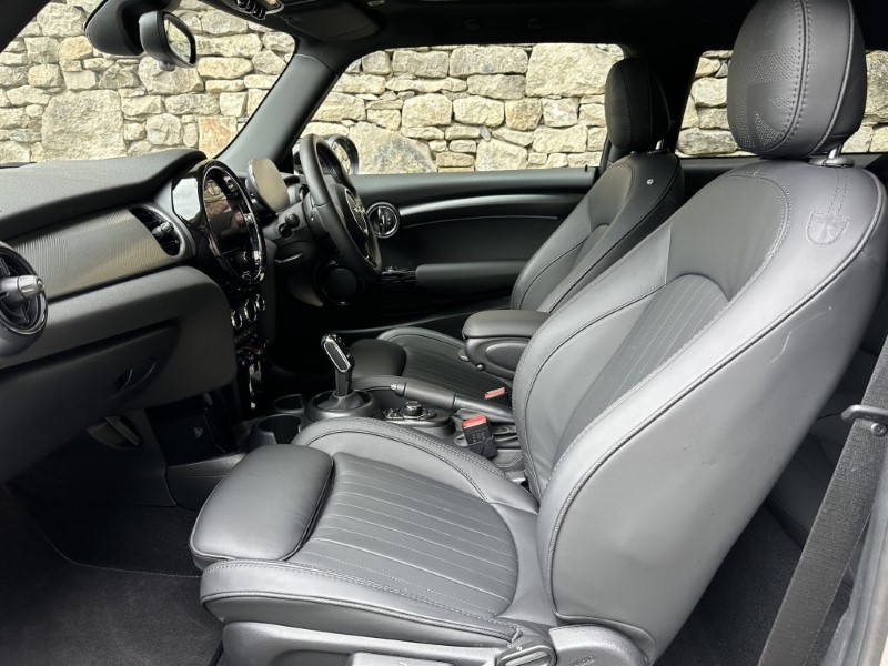 2024 (24) MINI HATCHBACK 1.5 Cooper Exclusive 3dr Auto 5573071