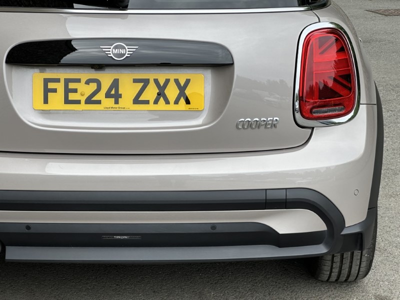 2024 (24) MINI HATCHBACK 1.5 Cooper Exclusive 3dr Auto 5573049