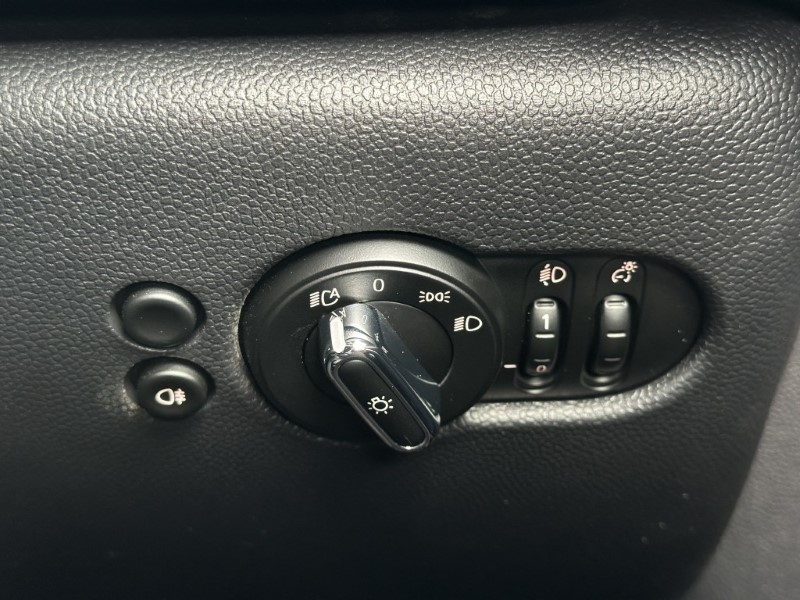 2024 (24) MINI HATCHBACK 1.5 Cooper Exclusive 3dr Auto 5573065