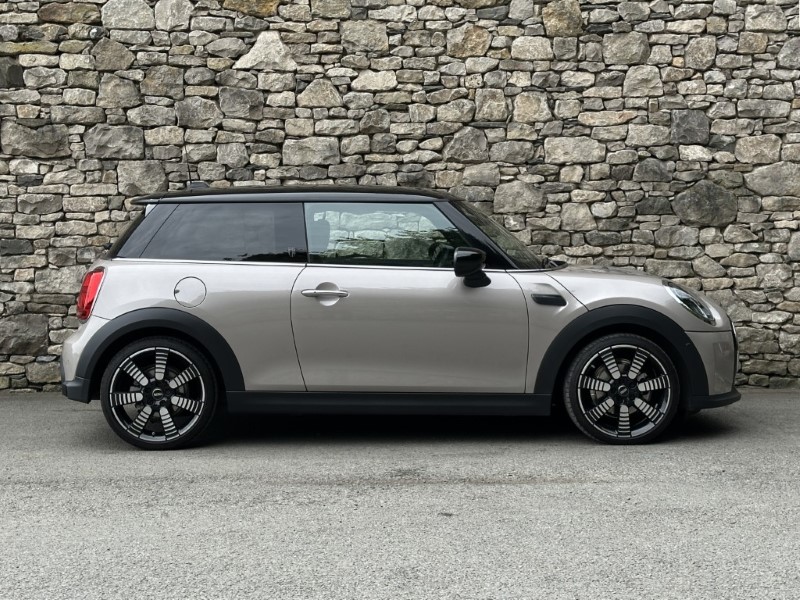 2024 (24) MINI HATCHBACK 1.5 Cooper Exclusive 3dr Auto 5573046