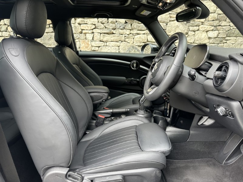 2024 (24) MINI HATCHBACK 1.5 Cooper Exclusive 3dr Auto 5573053