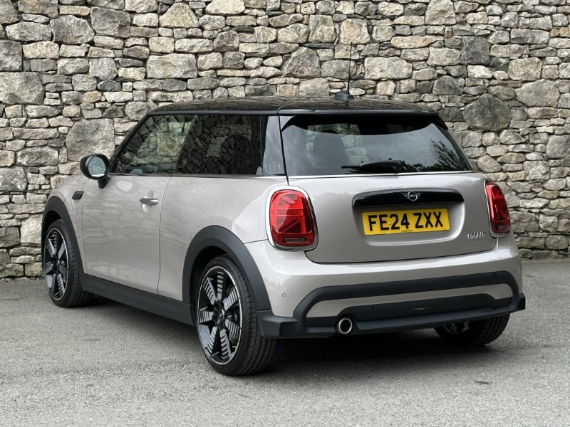 2024 (24) MINI HATCHBACK 1.5 Cooper Exclusive 3dr Auto 1