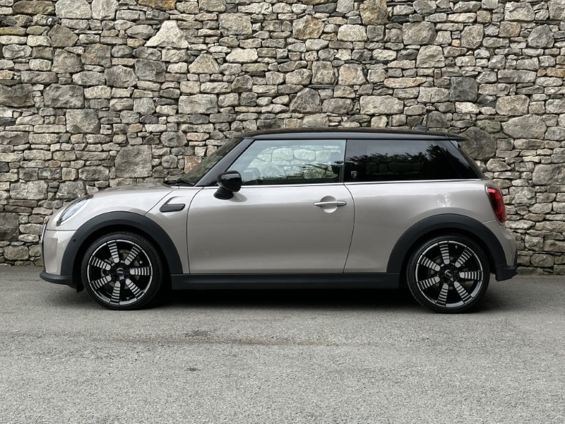 2024 (24) MINI HATCHBACK 1.5 Cooper Exclusive 3dr Auto 5573083